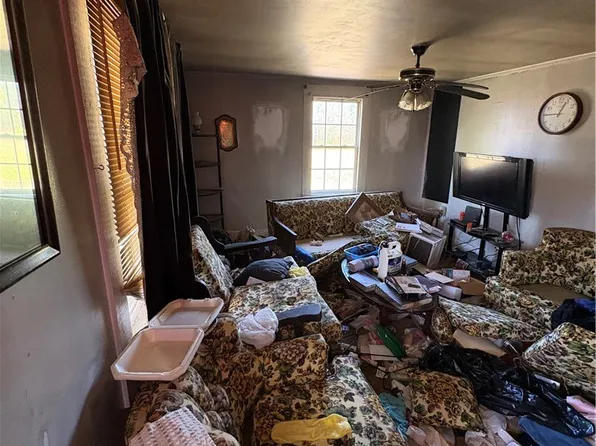 230 Meadow Rd, Lumberton, NC 28358
