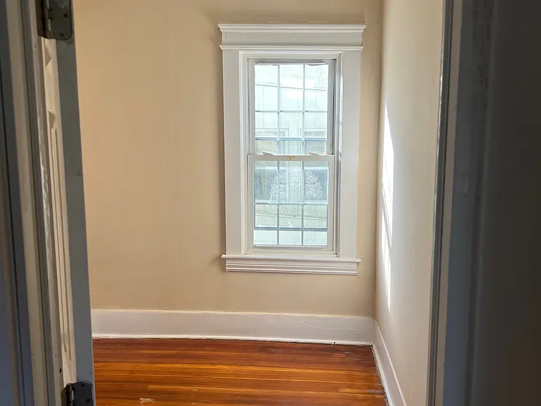535 Richmond Ave — Photo 12