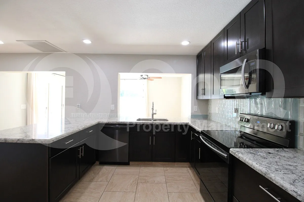 3 bed, 2.0 bath, 1466 sqft, $2,499 — Photo 4