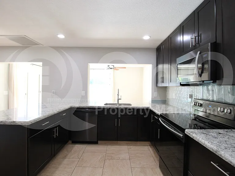 967 W La Jolla Dr — Photo 4