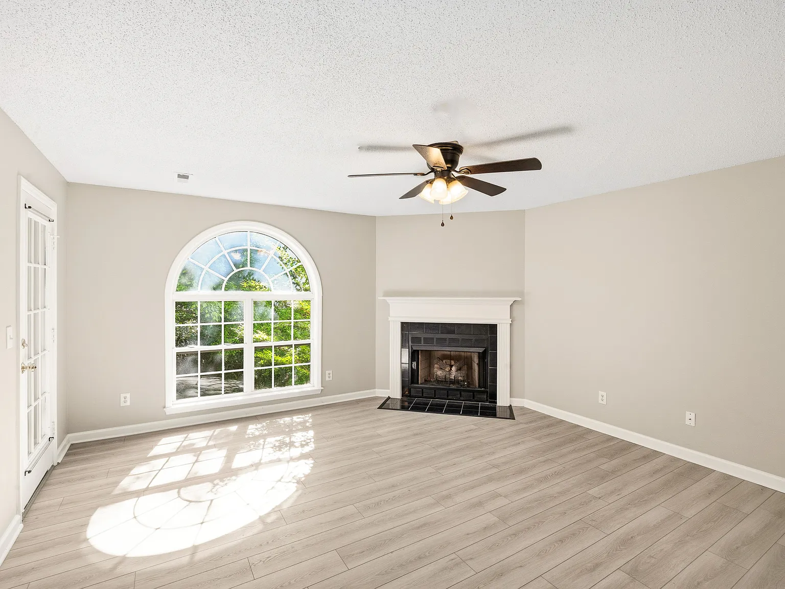 2 bed, 1162 sqft, $1,350 — Photo 3