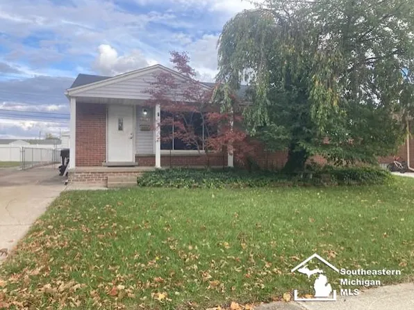 2341 Medford St, Trenton, MI 48183