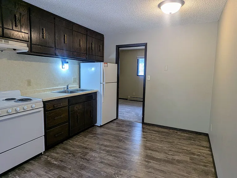 1419 Case Ave East — Photo 3