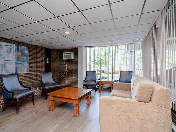 3rd image of 2325 N Neva Ave #204