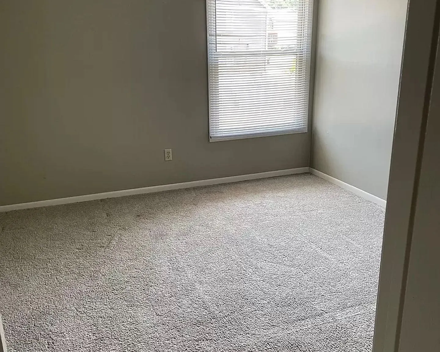 Woodhue Apartments — Photo 3