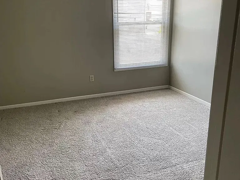 Woodhue Apartments — Photo 3