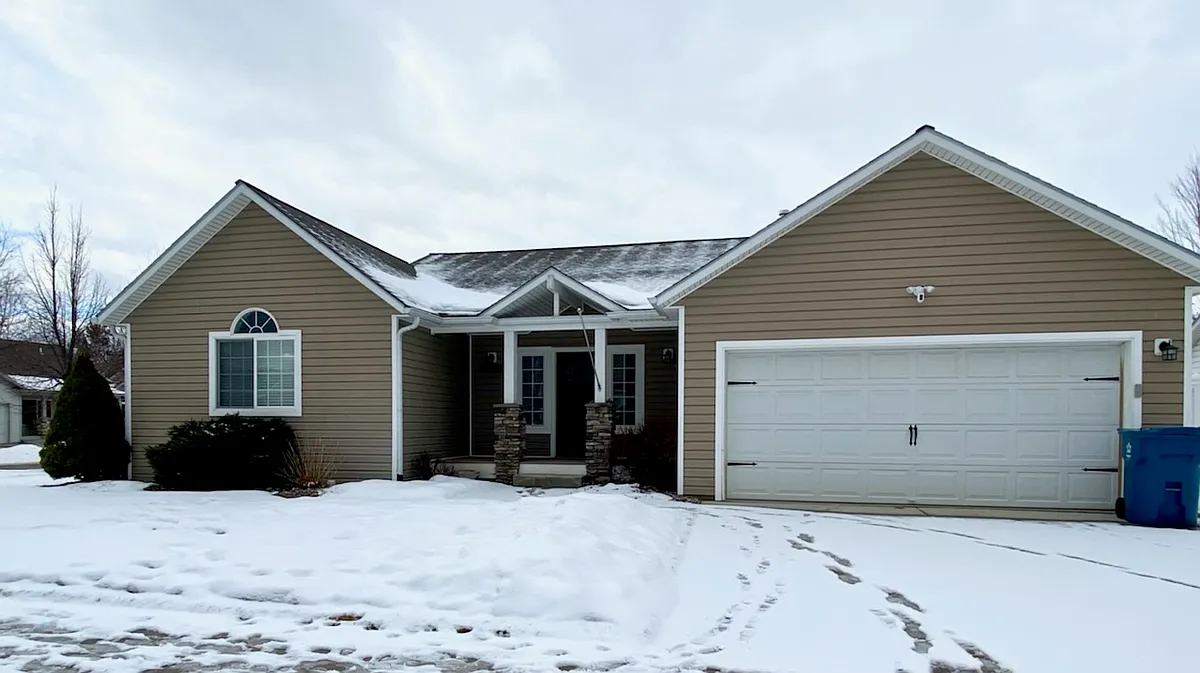 Building Photo - 2401 Stratford Ln