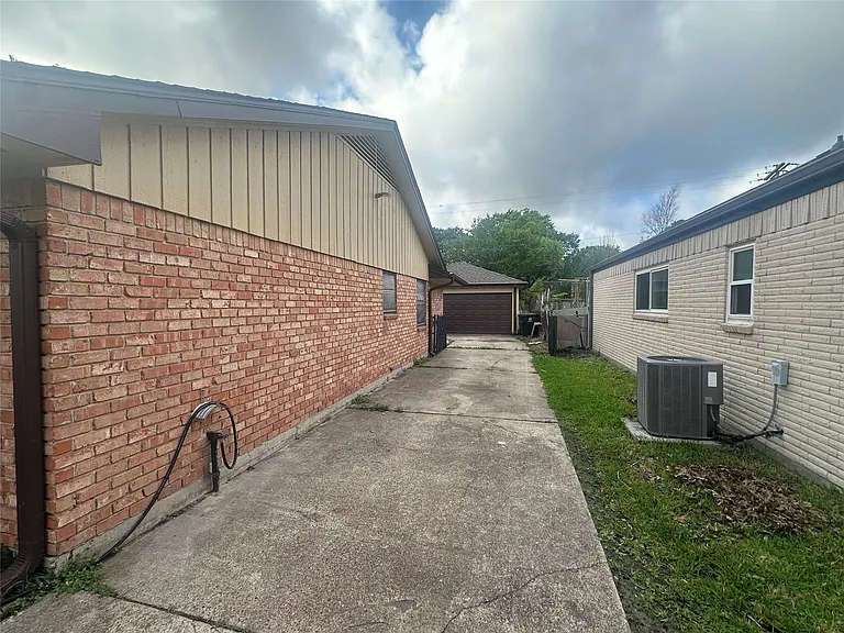 8519 Leader St — Photo 25