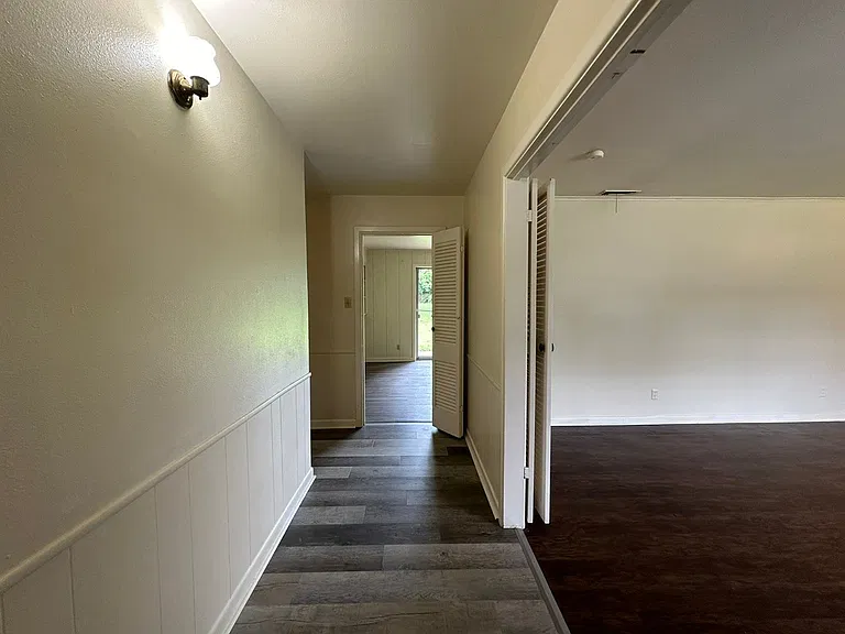 2725 Tanglewood Dr — Photo 2