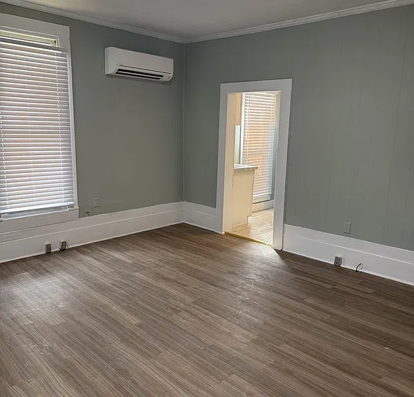 702 W Columbia St #2 — Photo 1