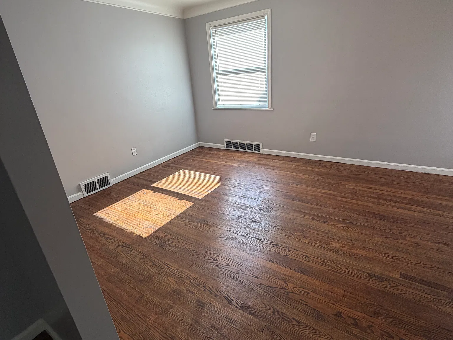 3 bed, 1950 sqft, $1,200 — Photo 4