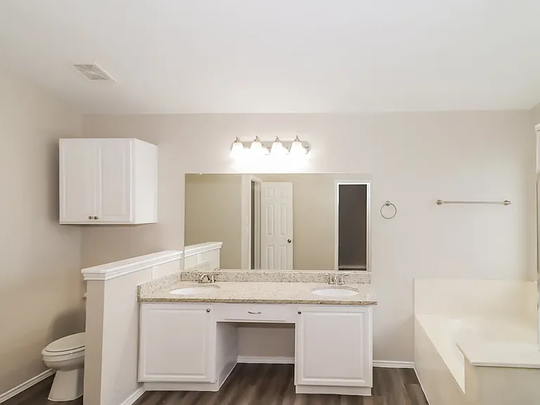 1626 Abbey Ln — Photo 1