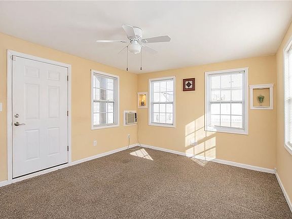 3rd image of 1206 Aspen Dr