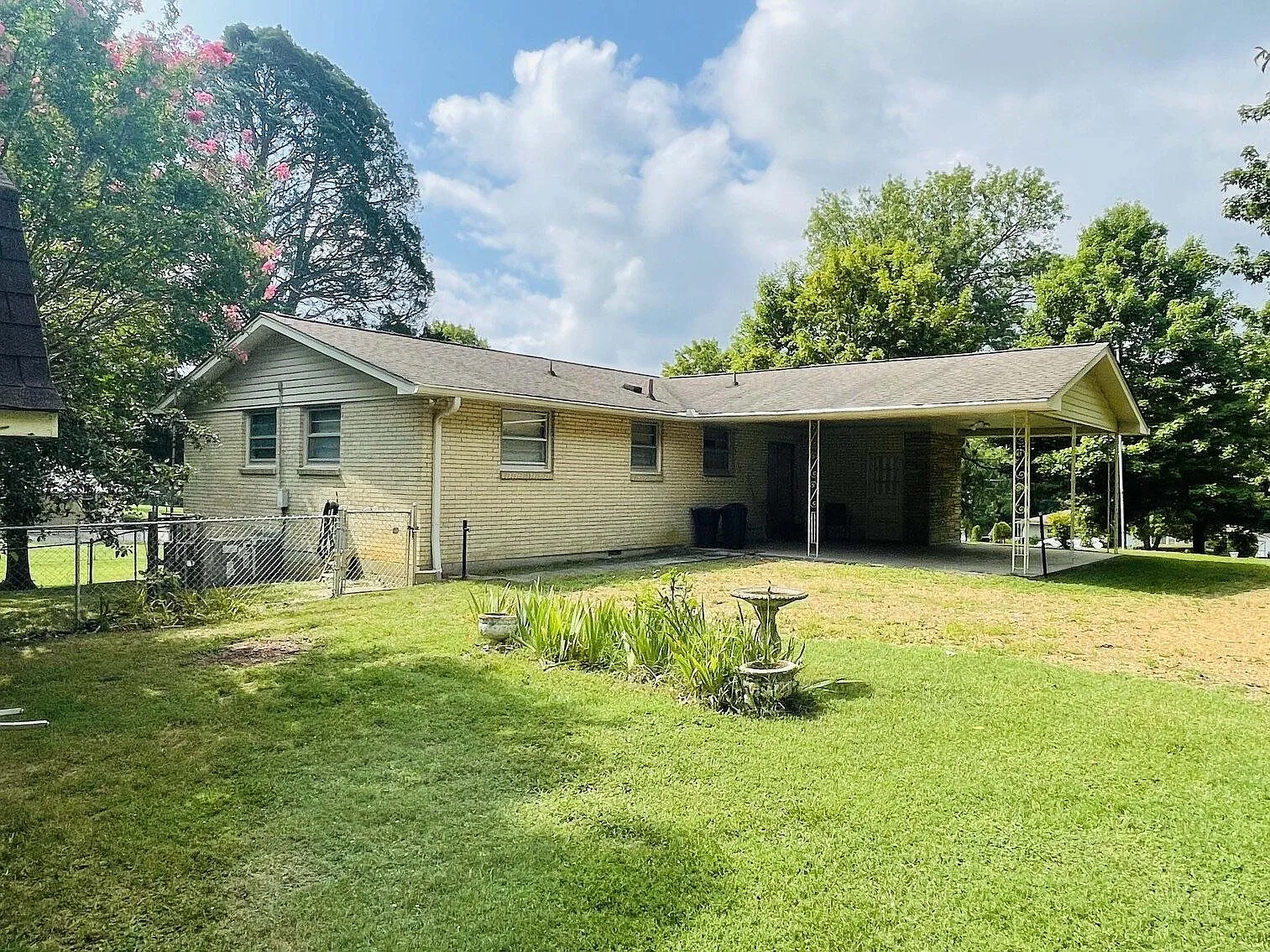 204 Edgebrook Rd — Photo 3