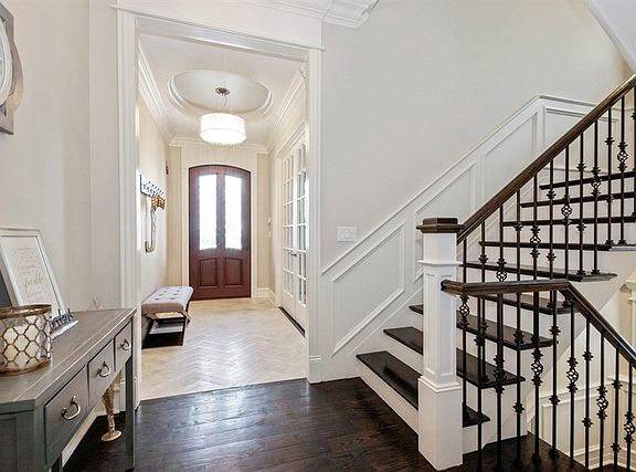 3rd image of 4625 Sherwood Ave