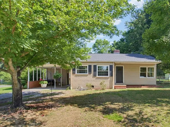 297 Pleasant Grove Church Rd, Thomasville, NC 27360