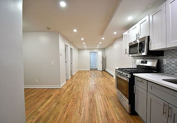 3rd image of 2519 Woodhull Ave #A