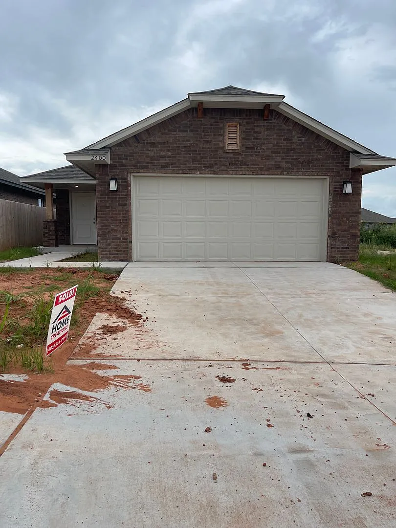 Home in Castleberry Villas — Photo 1