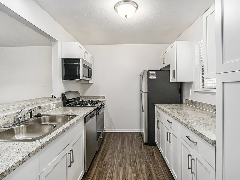 Autumn Lakes Apartments and Townhomes — Photo 90