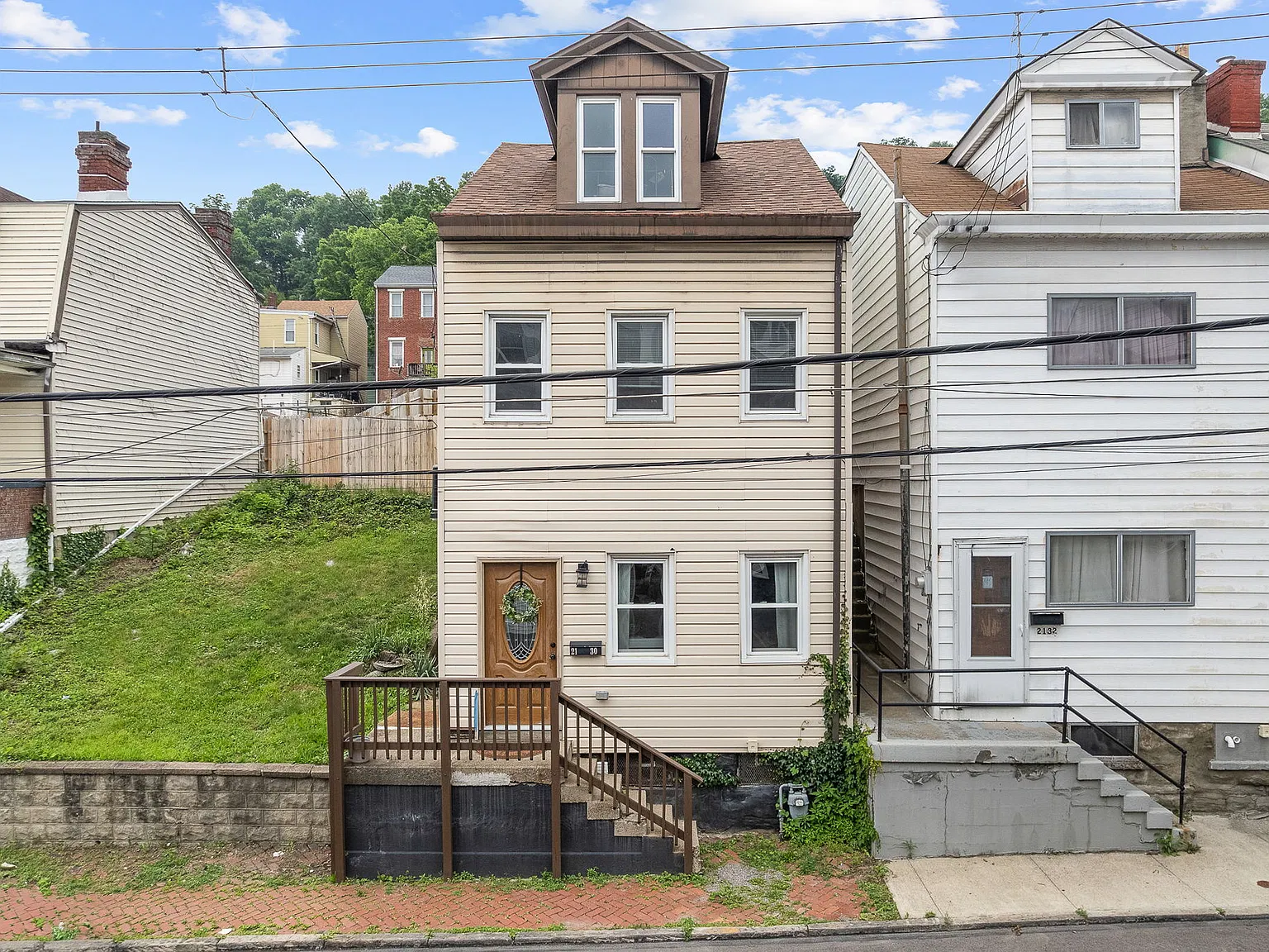 3 bed, 1280 sqft, $2,000 — Photo 1