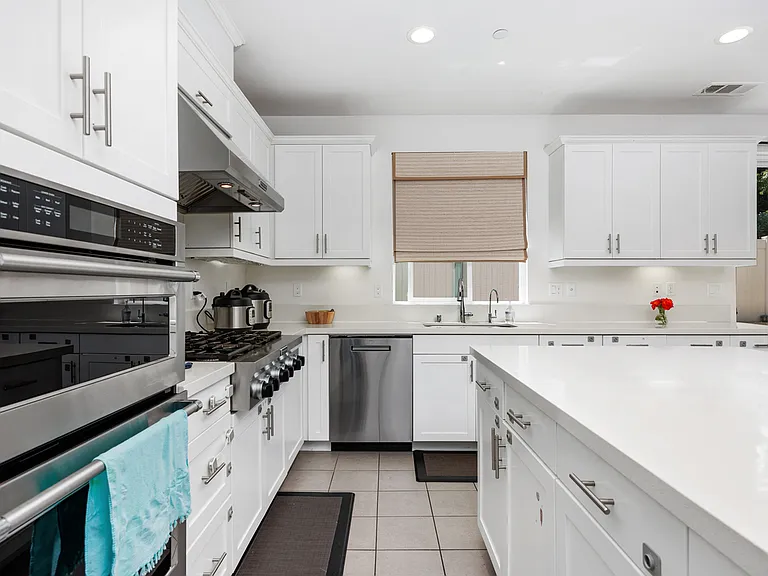 655 Manzanita Ln — Photo 10