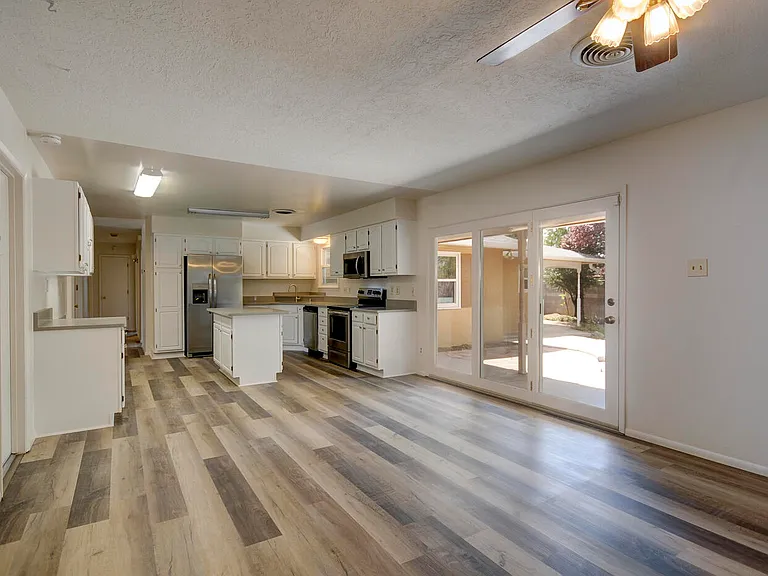4631 Sherwood St NE — Photo 11