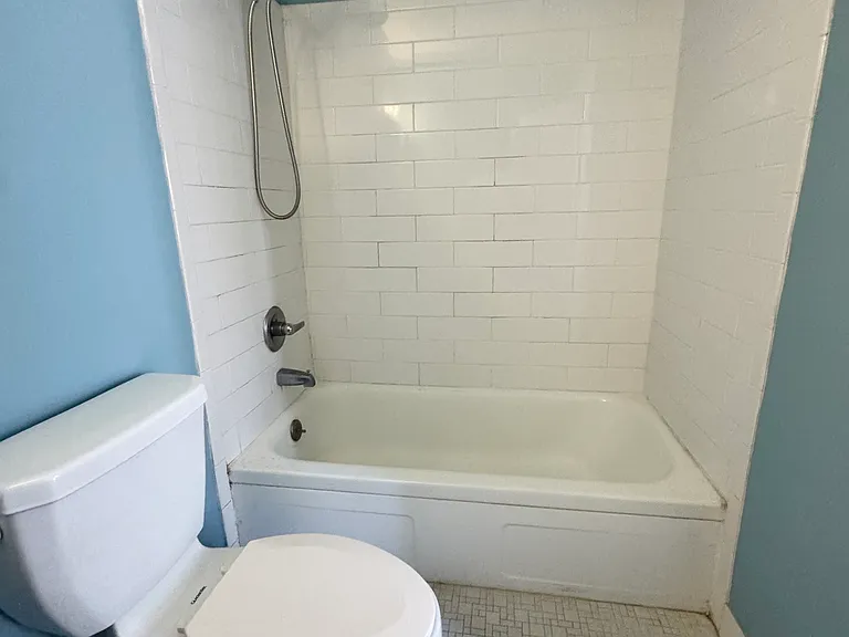 36 Woodbury Ave #2F — Photo 8