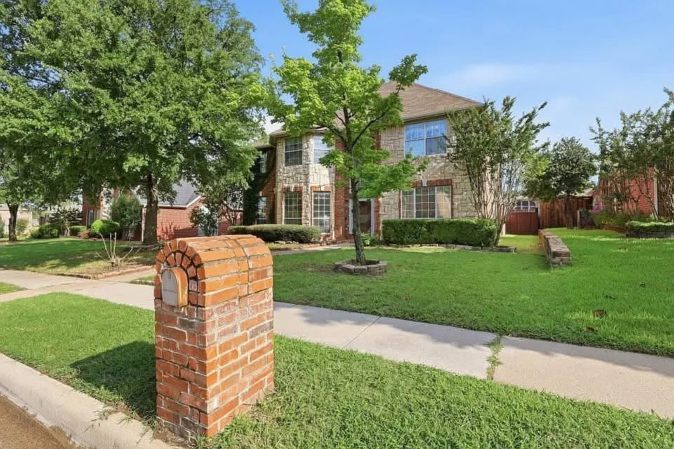 4 bed, 3.5 bath, 3331 sqft, $3,200 — Photo 2