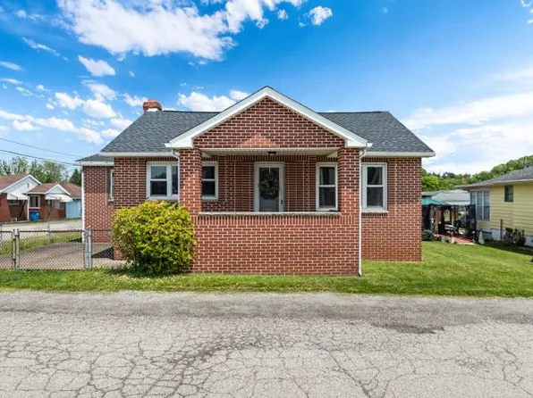 813 MAIN ST, Windsor Heights, WV 26075