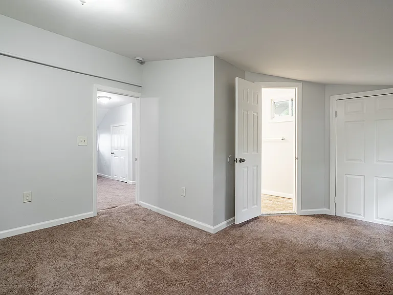 17 W Buckingham Ave — Photo 12