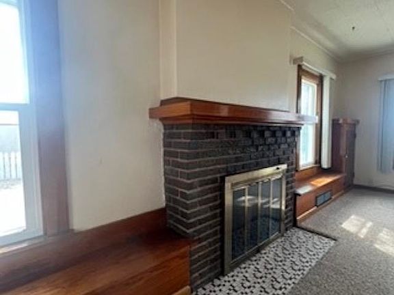 5th image of 811 Central St