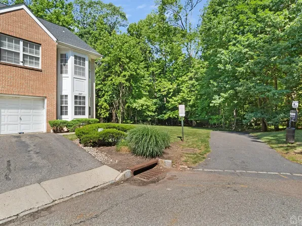 247 Hidden Woods Ct, Piscataway, NJ 08854