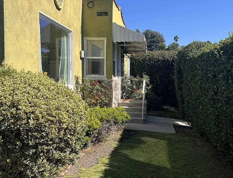 2850 Vineyard Ave — Photo 2