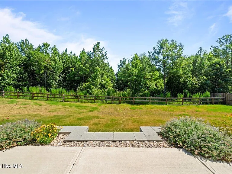 423 Bassett Ln — Photo 38