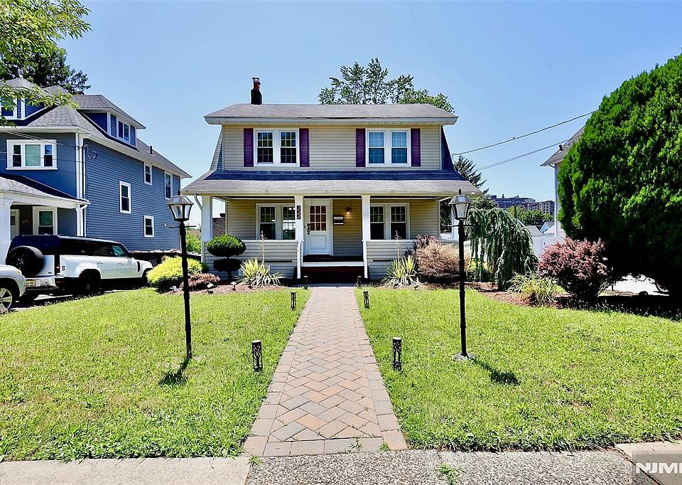 1st image of 233 Hamilton Pl