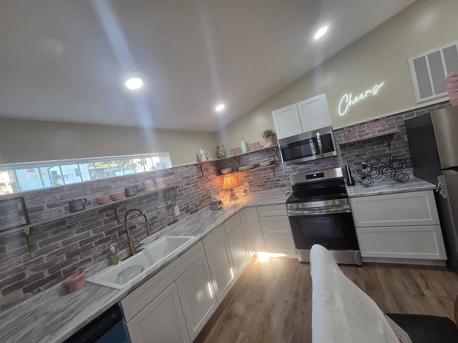 255 Benton Dr — Photo 2