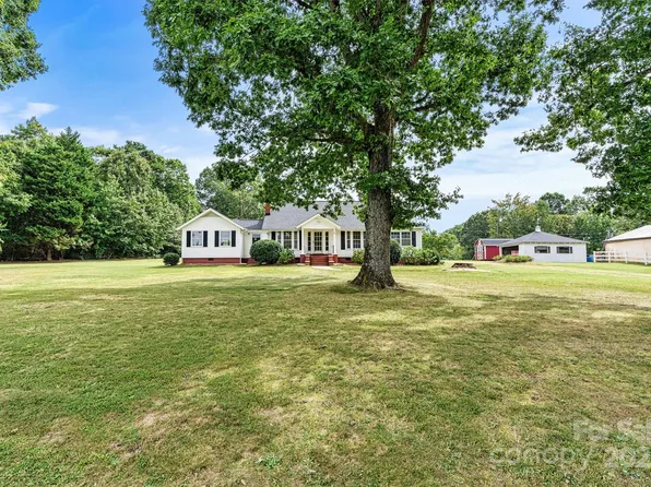 128 10th St NE, Hildebran, NC 28637