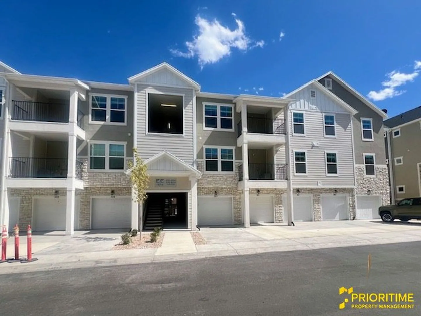 Beutiful Condo Conveniently Located in Riverton — Photo 2
