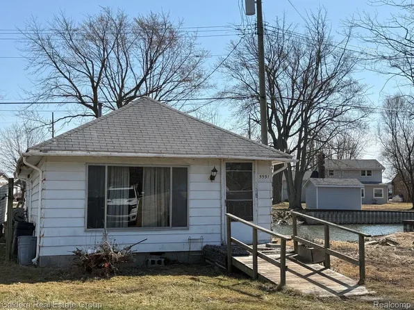 5591 River Rd, East China, MI 48054