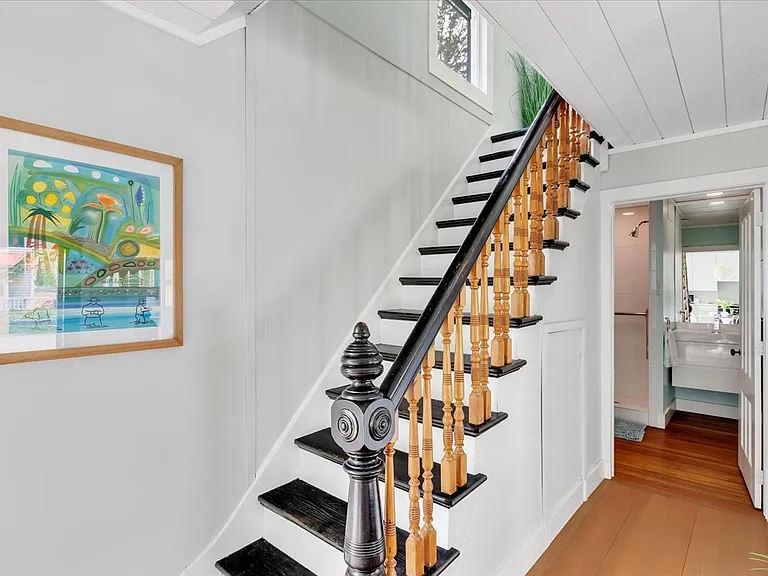 116 Catherine St — Photo 32