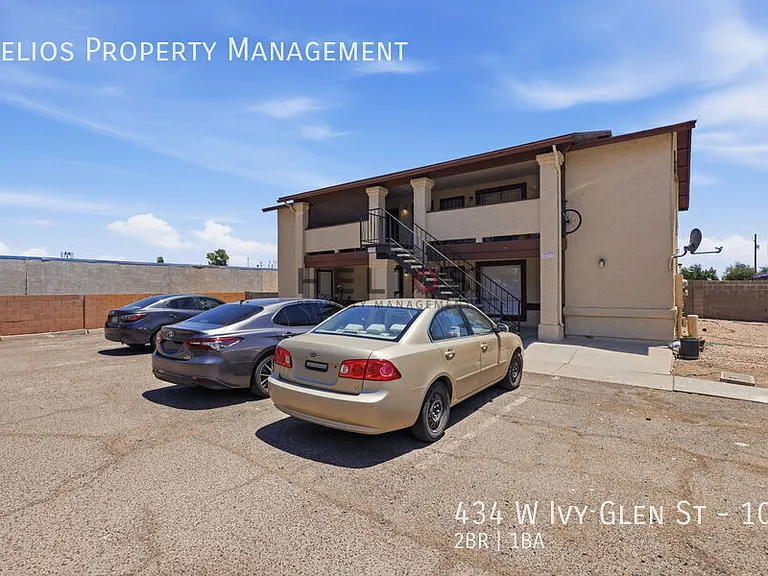 434 W Ivyglen St #105 — Photo 3