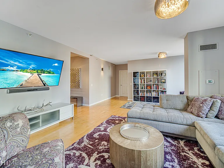 635 N Dearborn St #1105 — Photo 5