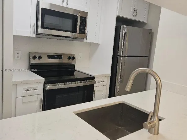 9716 Hammocks Blvd APT 201, Miami, FL 33196