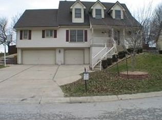 1612 NE Thames Dr, Lees Summit, MO 64086