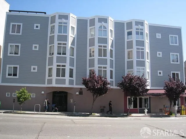 195 7th St #204 - Photo 1