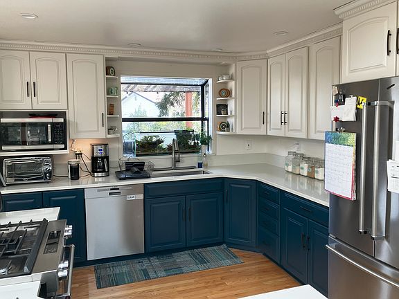 5th image of 10606 NE 59th St