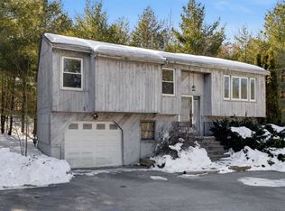 27 W Chamberlain Rd, Merrimack, NH 03054