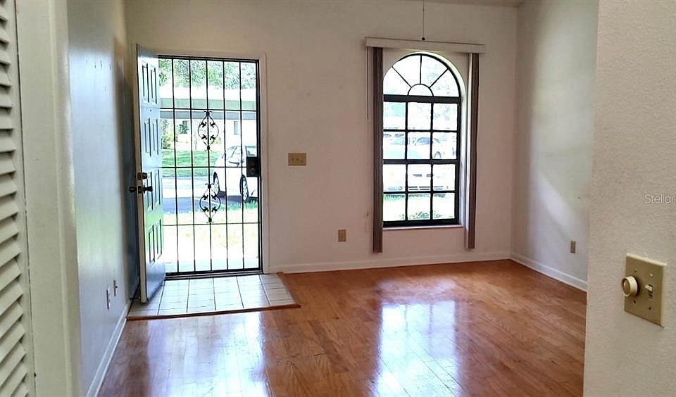 Carmel Of Bryn Mawr Condominiums Apartment Rentals Clearwater, FL