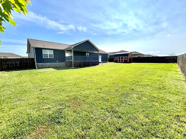 605 Strawberry Dr — Photo 8
