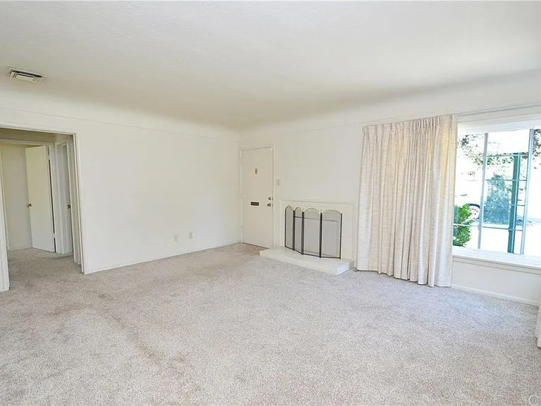507 W Courtland Dr — Photo 3